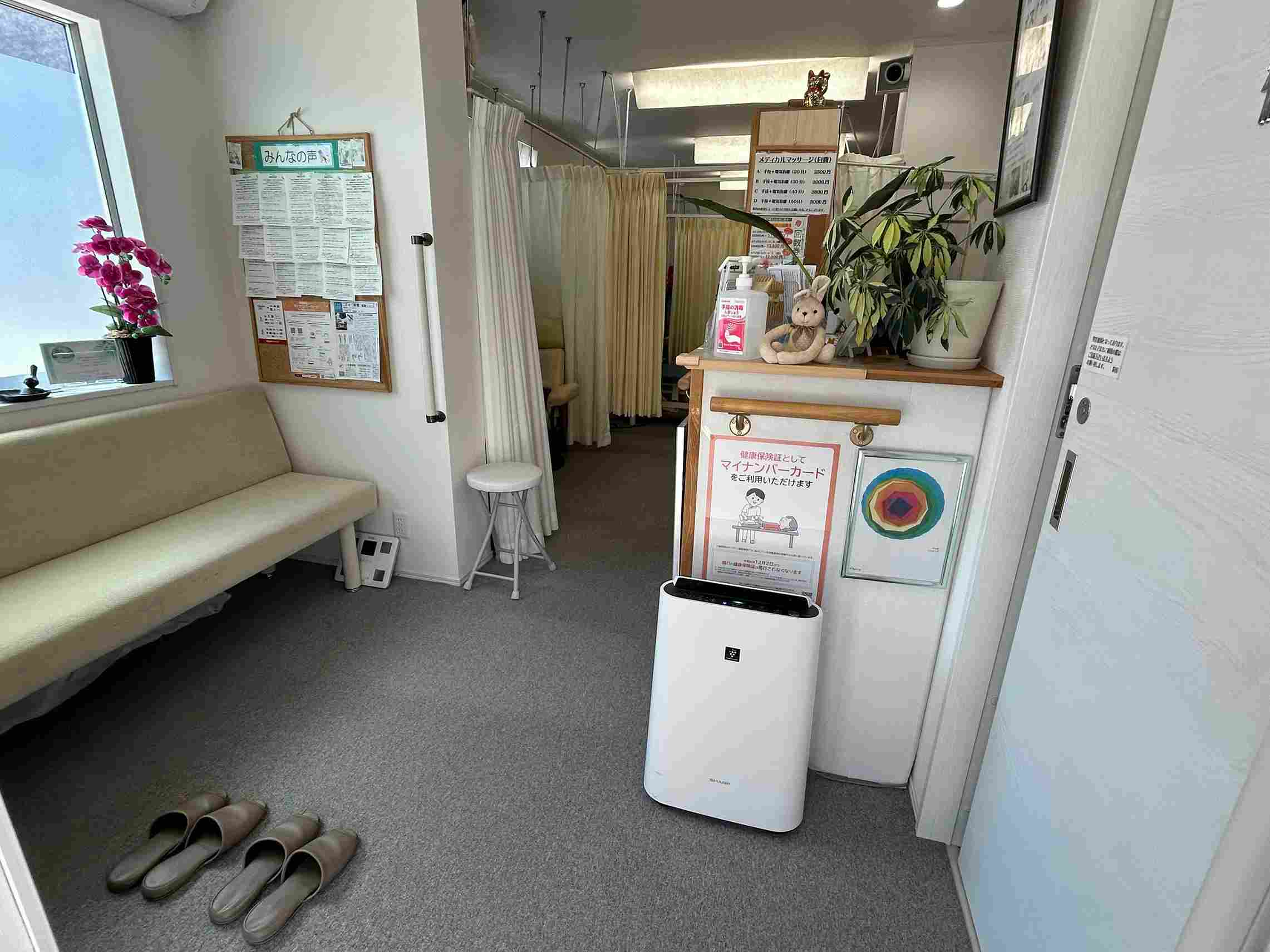 小林整骨院　待合室